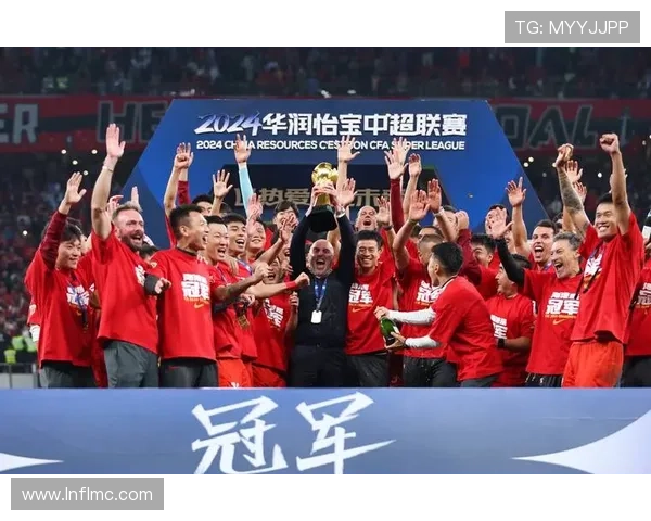 中国足球超级联赛新赛季开启 豪门球队补强阵容争夺冠军荣耀