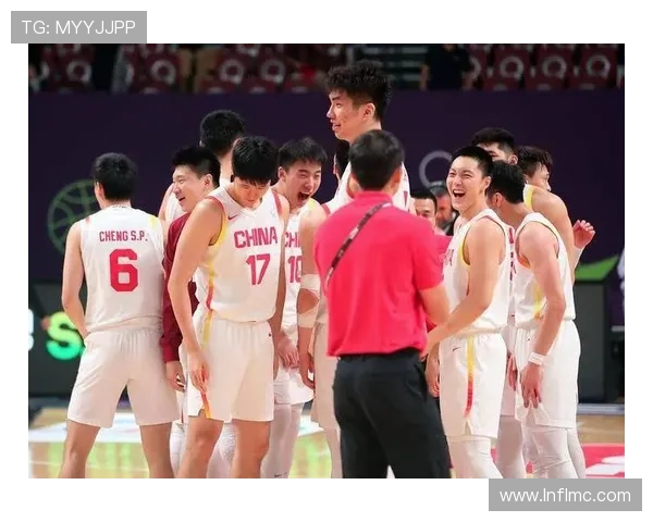 中国男篮迎战澳大利亚队激战四节力克对手成功晋级亚洲杯决赛